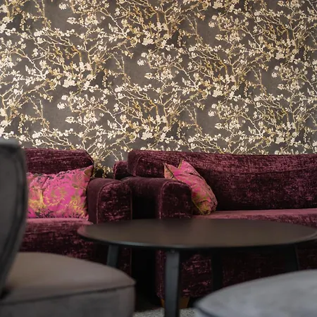 Victoria Hotel 4*