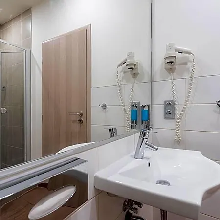 Ea Victoria 4* Praga